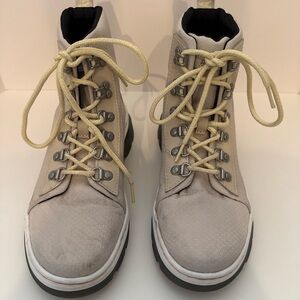 Dr. Martens Tan Utility Combat Boots Lug Sole Lace-Up Ankle work/outdoor size 7